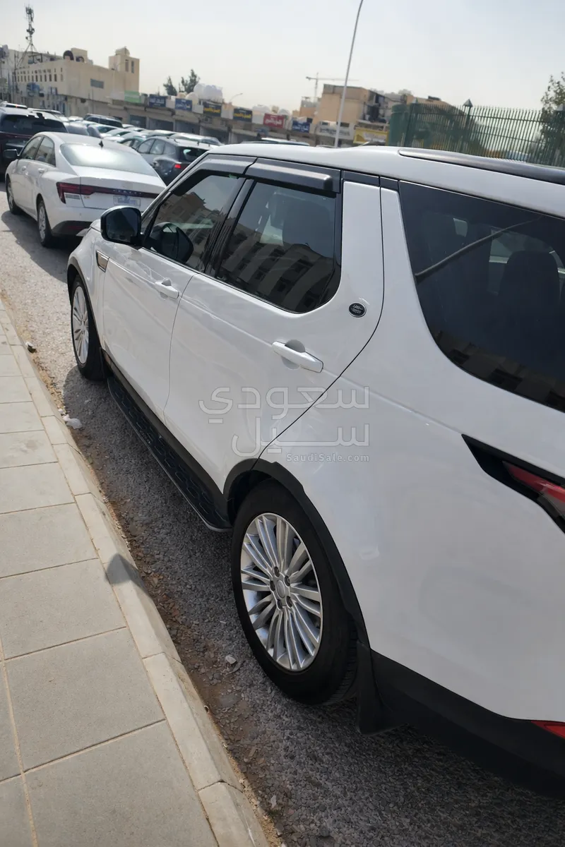 2019 لاند روفر ديسكفري