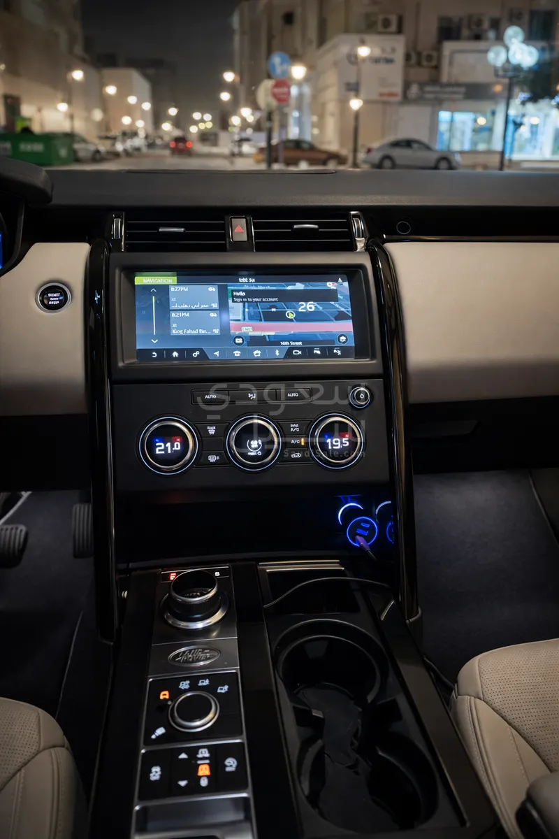 2019 لاند روفر ديسكفري