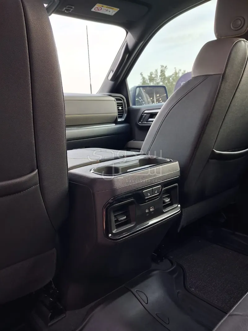 2023 شفروليه سلفرادو هاي كانتري