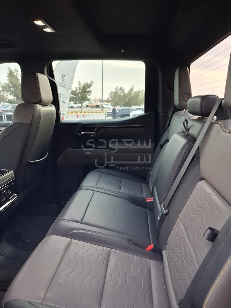 2023 شفروليه سلفرادو هاي كانتري