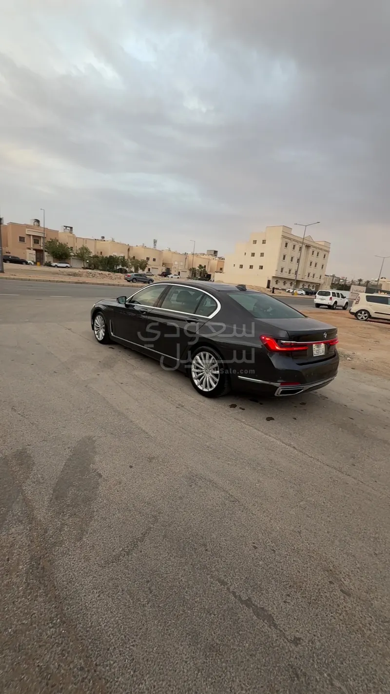 2022 بي ام دبليو الفئة السابعة 730 إل أي