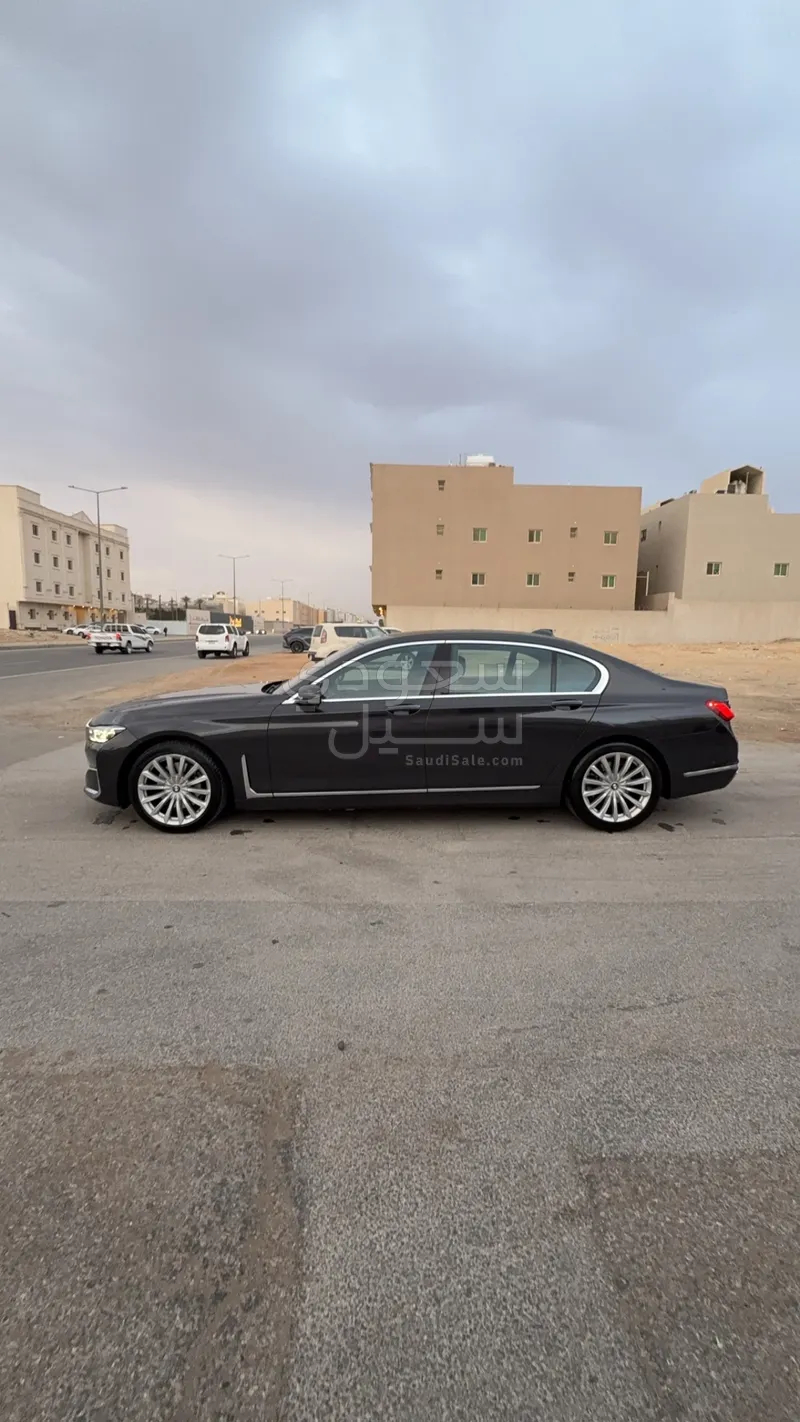 2022 بي ام دبليو الفئة السابعة 730 إل أي