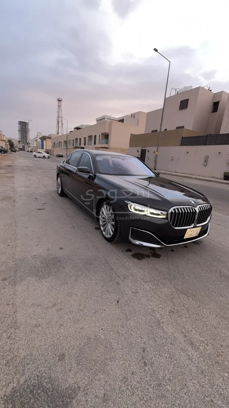 2022 بي ام دبليو الفئة السابعة 730 إل أي