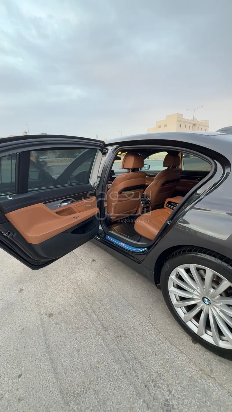 2022 بي ام دبليو الفئة السابعة 730 إل أي