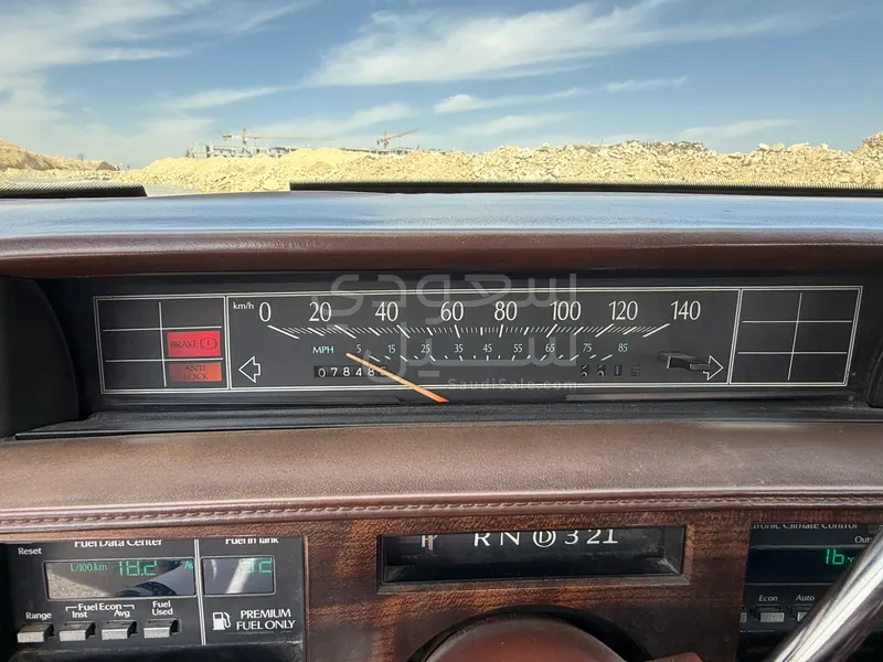 1990 كاديلاك ديفيل