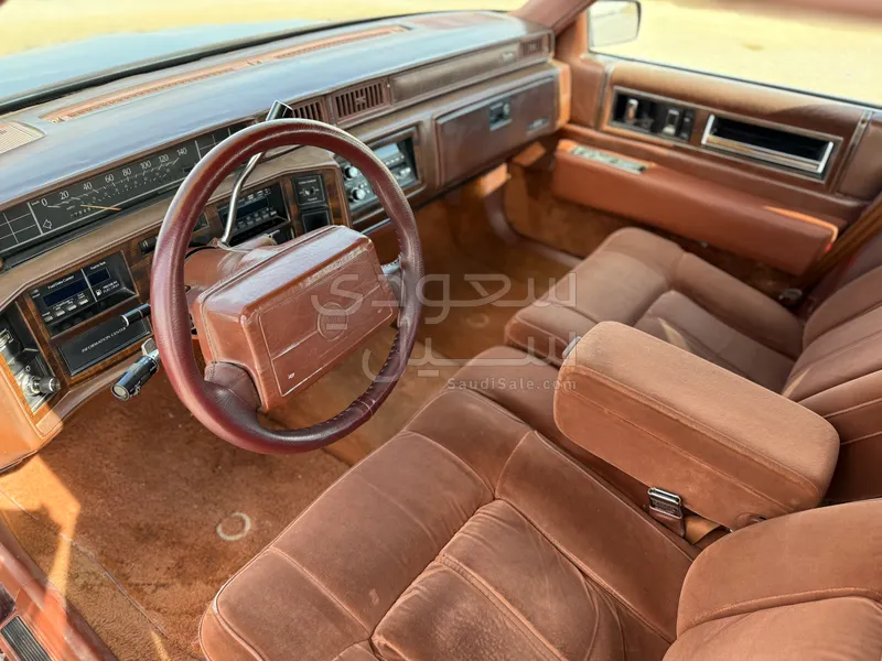 1990 كاديلاك ديفيل