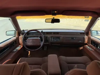 1990 كاديلاك ديفيل