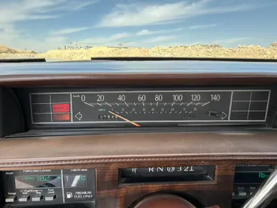 1990 كاديلاك ديفيل