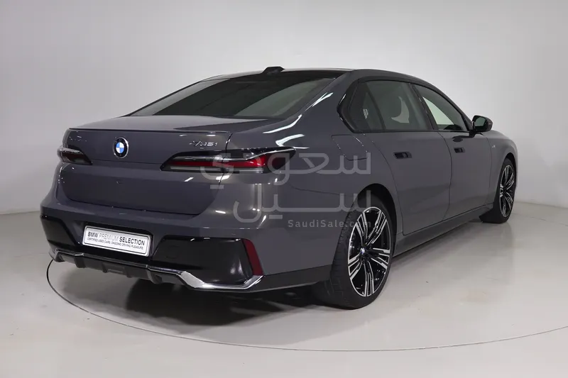 2026 بي ام دبليو الفئة السابعة 735أي