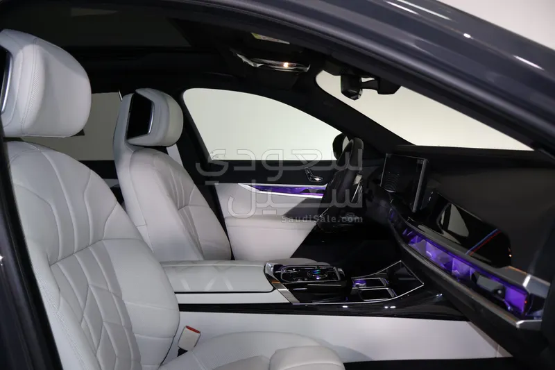 2026 بي ام دبليو الفئة السابعة 735أي