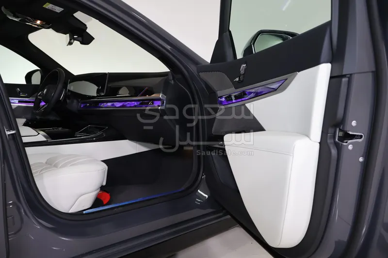 2026 بي ام دبليو الفئة السابعة 735أي