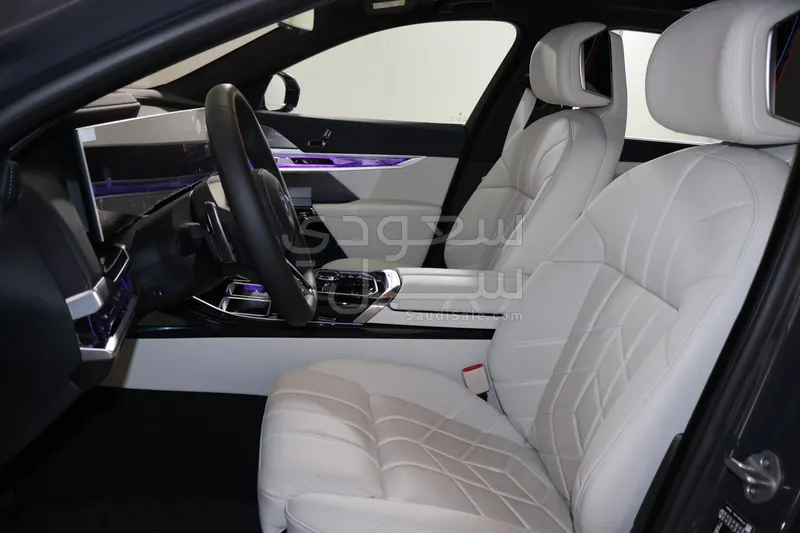 2026 بي ام دبليو الفئة السابعة 735أي