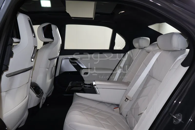 2026 بي ام دبليو الفئة السابعة 735أي