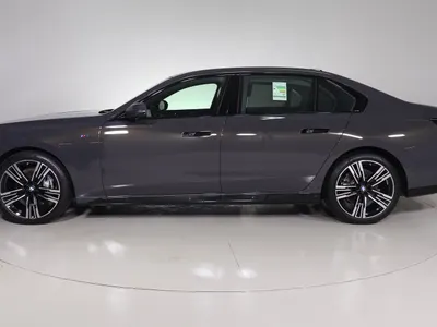 2026 بي ام دبليو الفئة السابعة 735أي