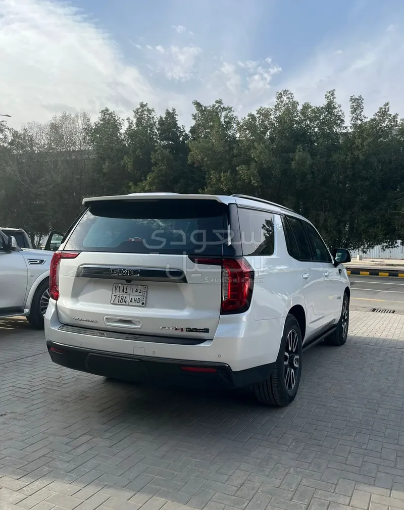 2021 جي ام سي يوكون اي تي 4