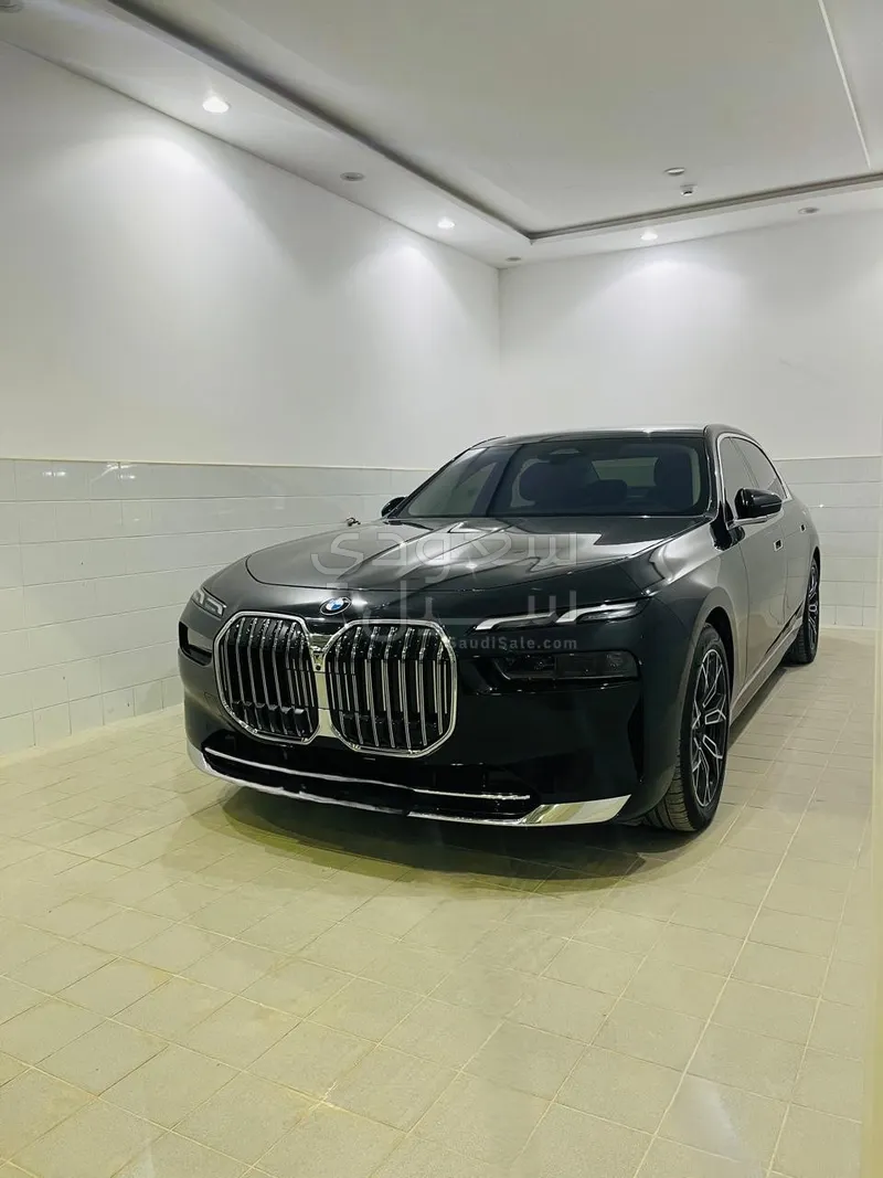 2026 بي ام دبليو الفئة السابعة 735أي