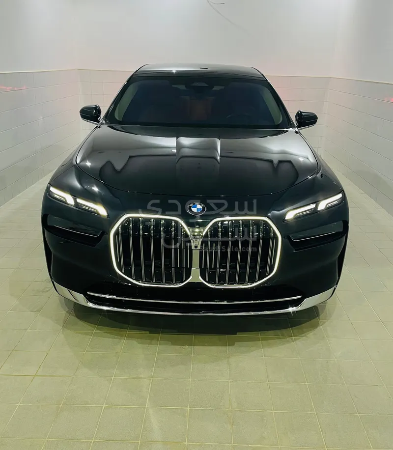 2026 بي ام دبليو الفئة السابعة 735أي