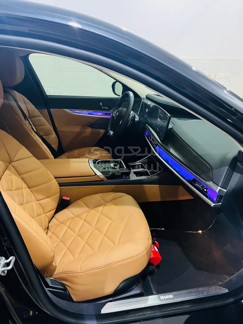 2026 بي ام دبليو الفئة السابعة 735أي