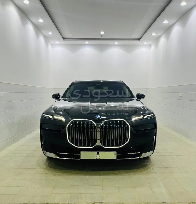 2026 بي ام دبليو الفئة السابعة 735أي