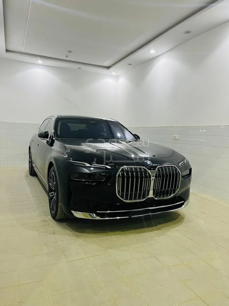 2026 بي ام دبليو الفئة السابعة 735أي