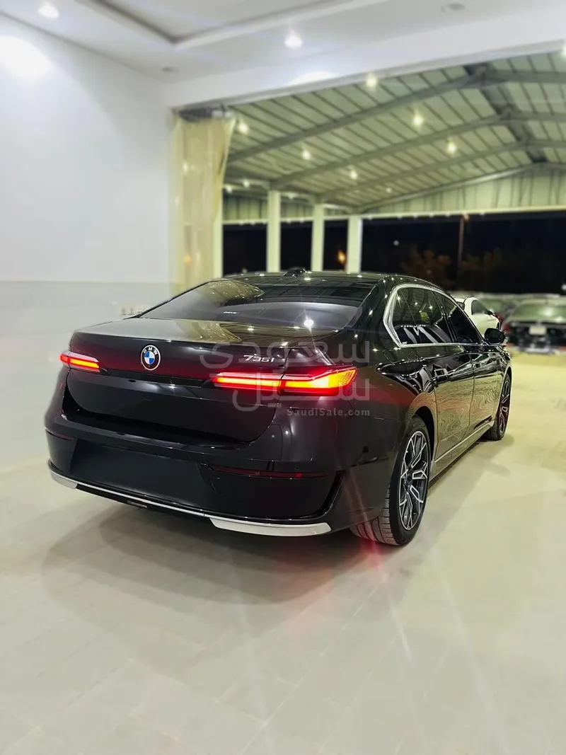 2026 بي ام دبليو الفئة السابعة 735أي