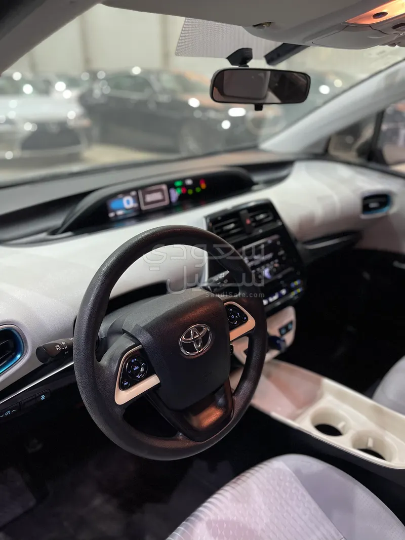 2017 تويوتا بريوس