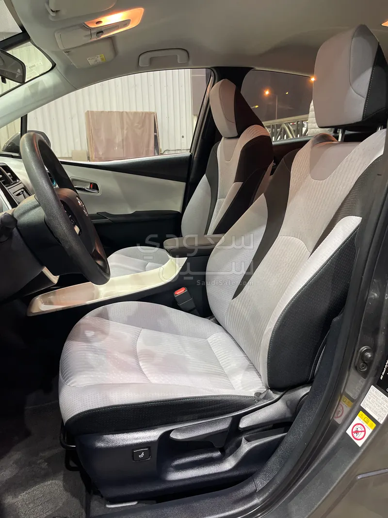 2017 تويوتا بريوس