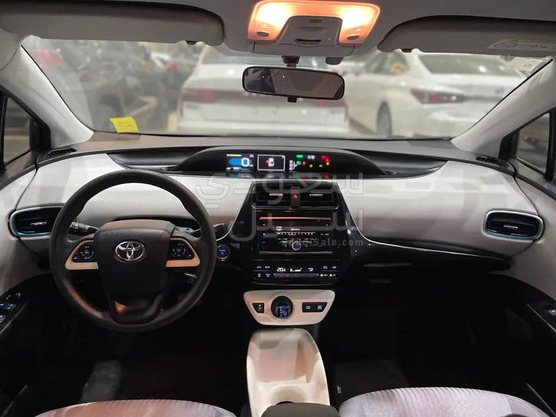 2017 تويوتا بريوس