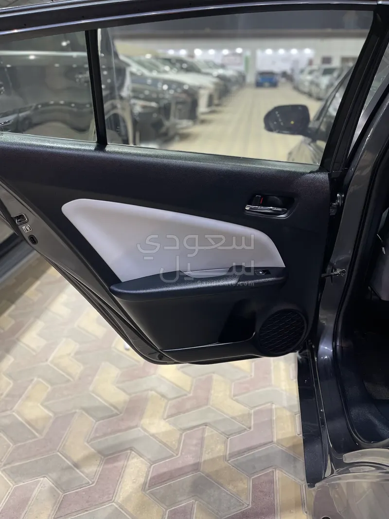 2017 تويوتا بريوس