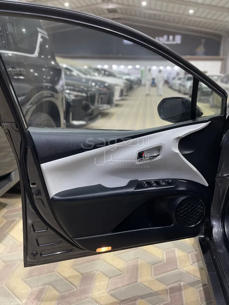 2017 تويوتا بريوس