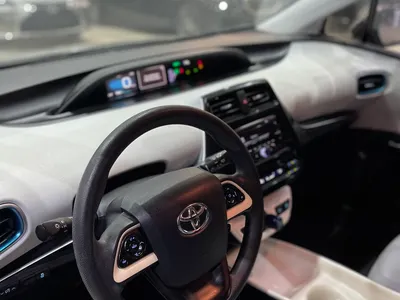 2017 تويوتا بريوس