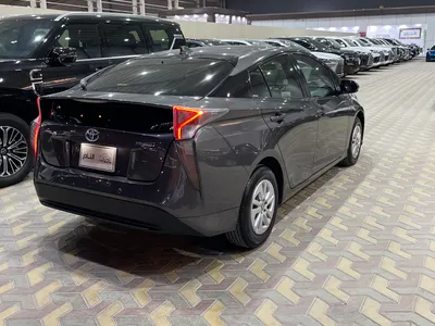 2017 تويوتا بريوس