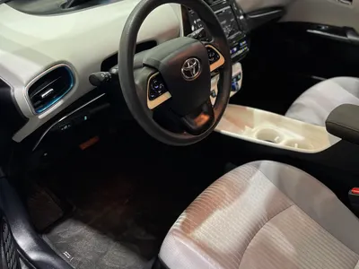 2017 تويوتا بريوس