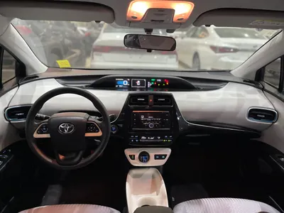 2017 تويوتا بريوس