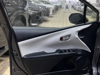 2017 تويوتا بريوس