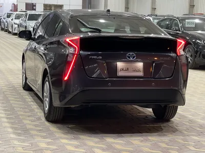 2017 تويوتا بريوس