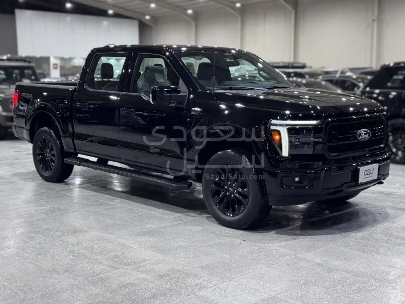 2025 فورد اف 150 لاريات