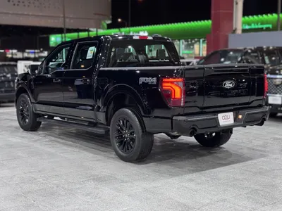 2025 فورد اف 150 لاريات