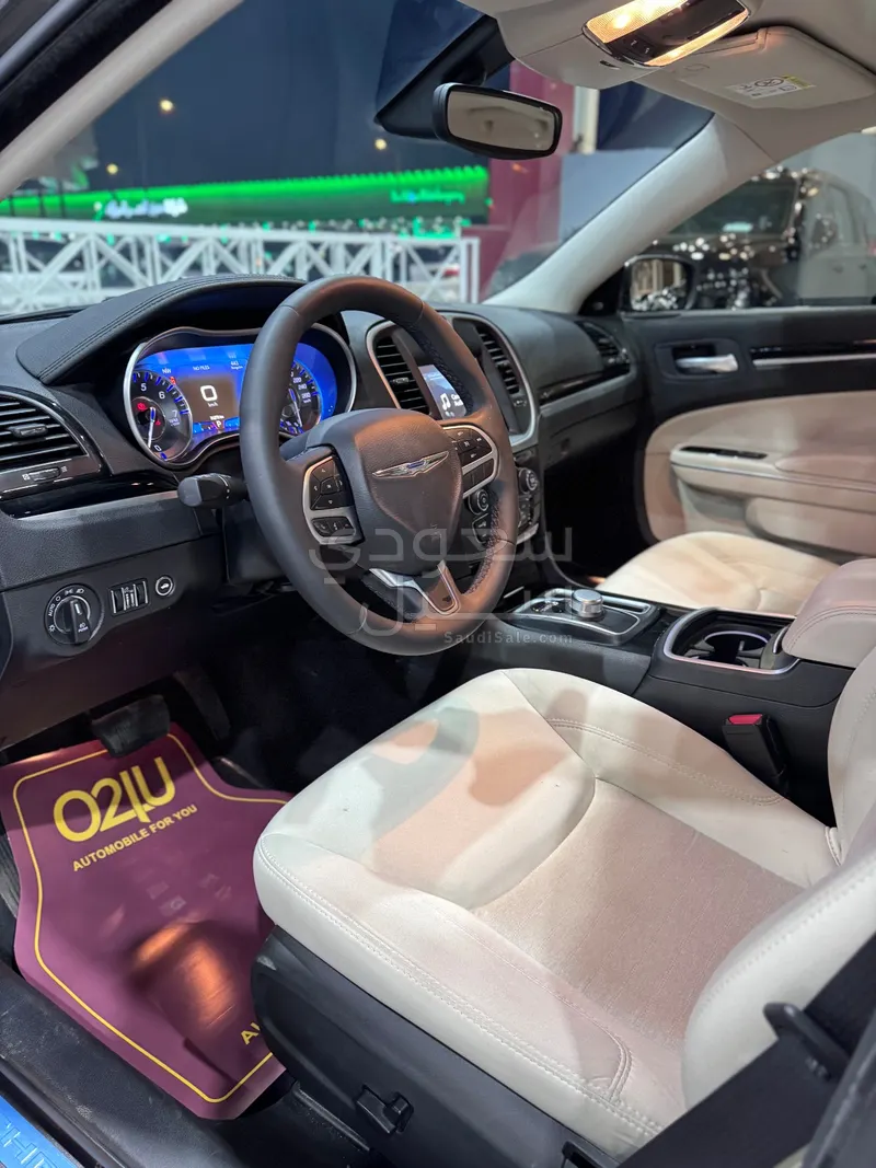 2023 كرايسلر 300 سي