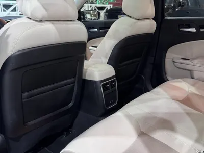 2023 كرايسلر 300 سي