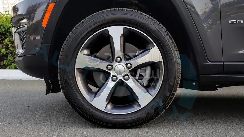 2025 جييب جراند شيروكي ليمتد بلس