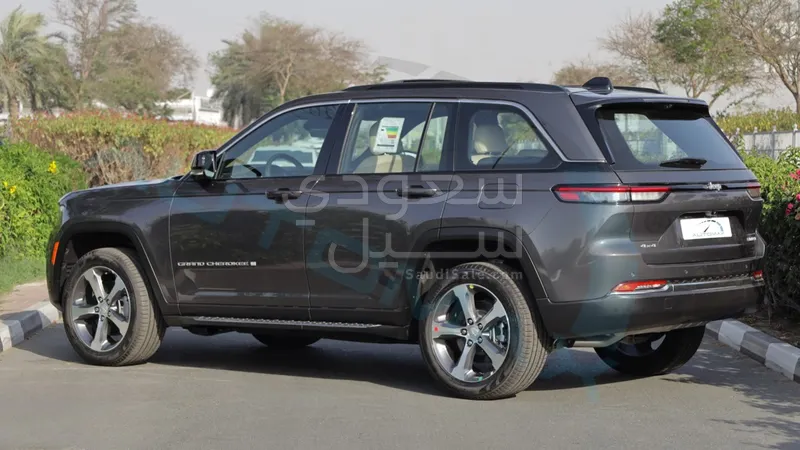 2025 جييب جراند شيروكي ليمتد بلس