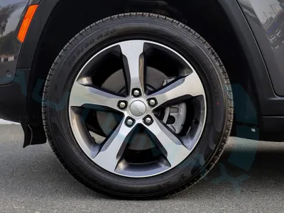 2025 جييب جراند شيروكي ليمتد بلس