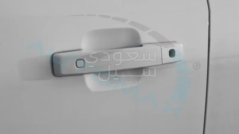 2025 لاند روفر ديفيندر اكس داينمك