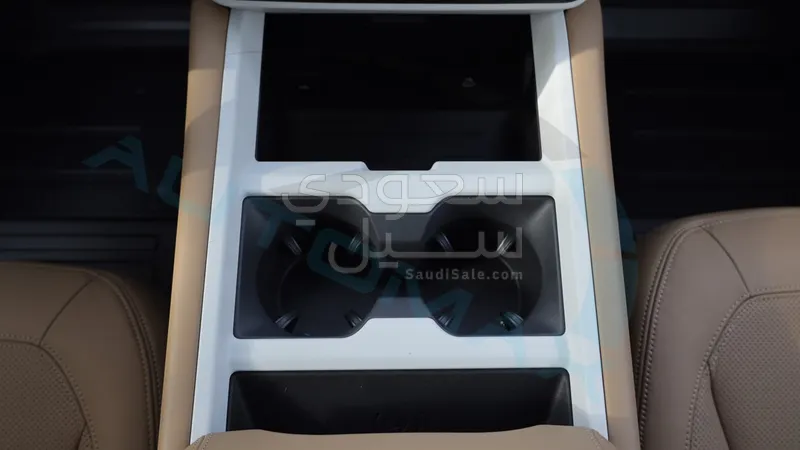 2025 لاند روفر ديفيندر اكس داينمك