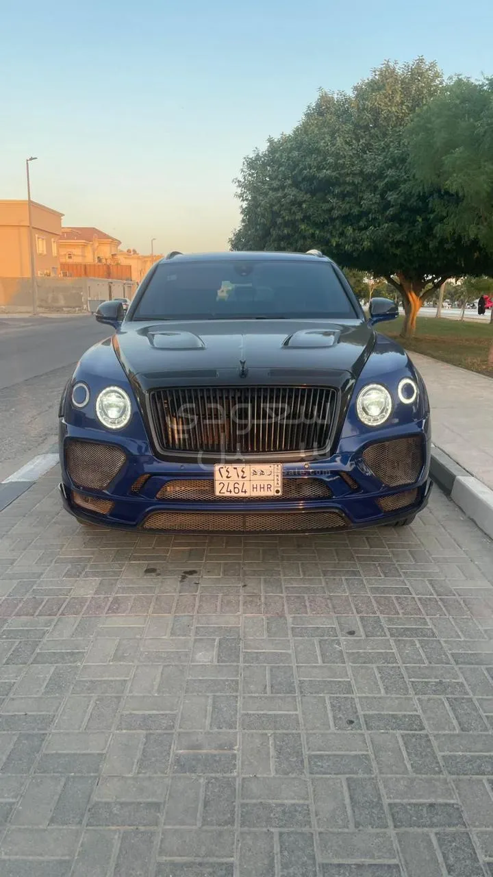 2017 بنتلي بنتايجا الاصدار الاسود
