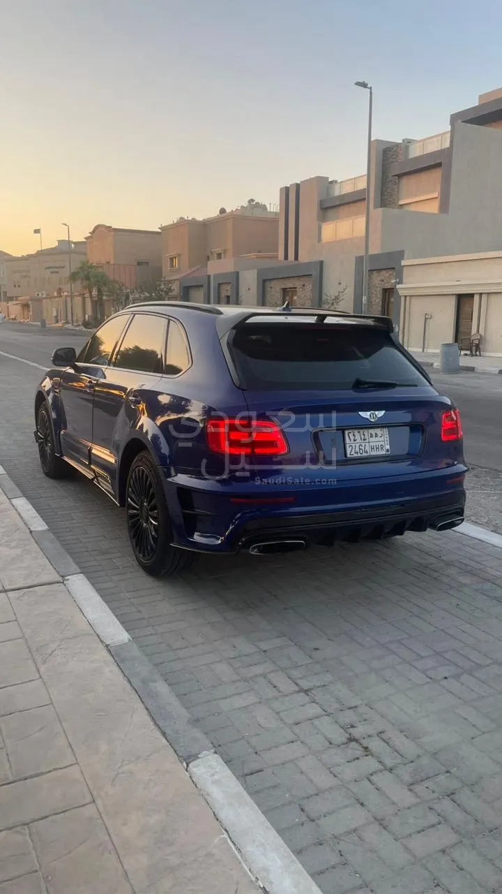 2017 بنتلي بنتايجا الاصدار الاسود