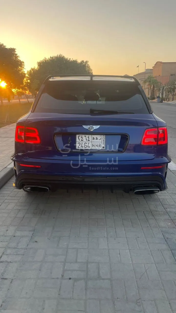 2017 بنتلي بنتايجا الاصدار الاسود