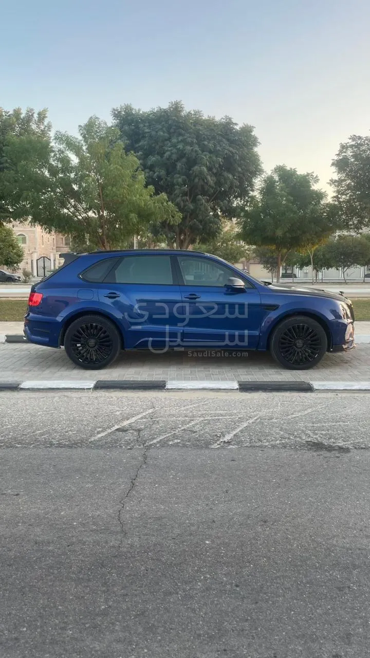 2017 بنتلي بنتايجا الاصدار الاسود