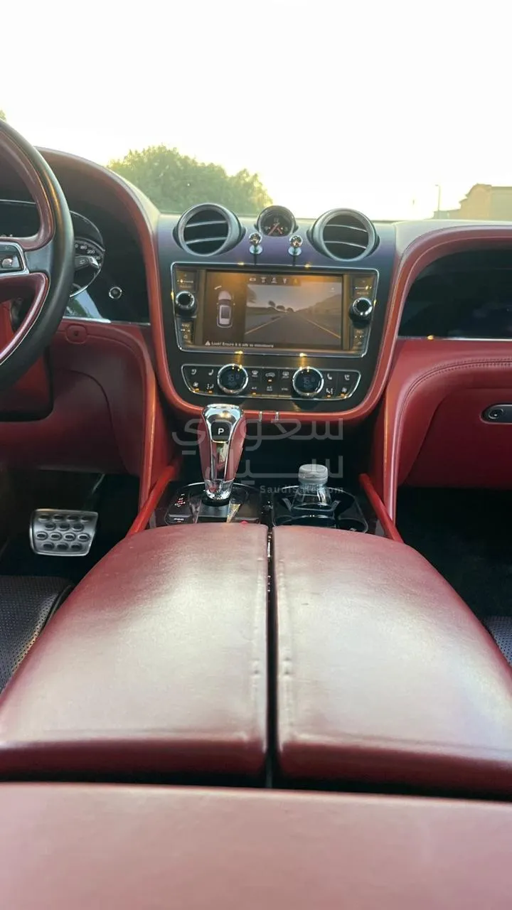 2017 بنتلي بنتايجا الاصدار الاسود